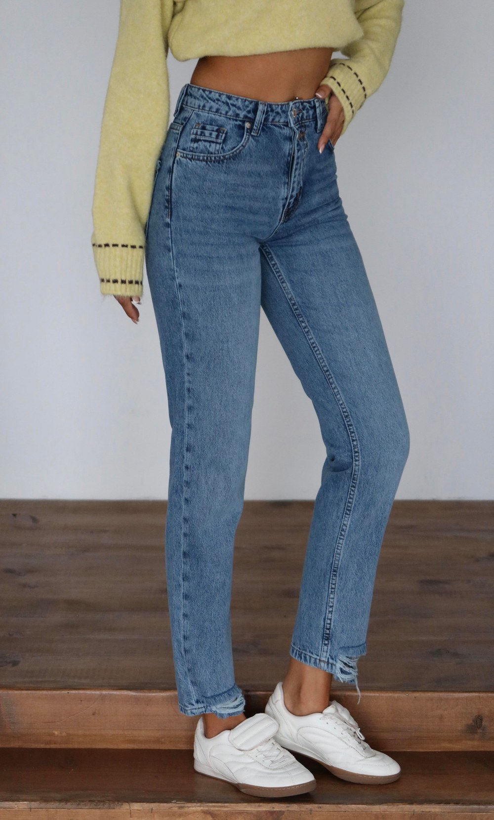 Yüksek Bel Paça Detaylı Blue Mom Fit Jean Pantolon