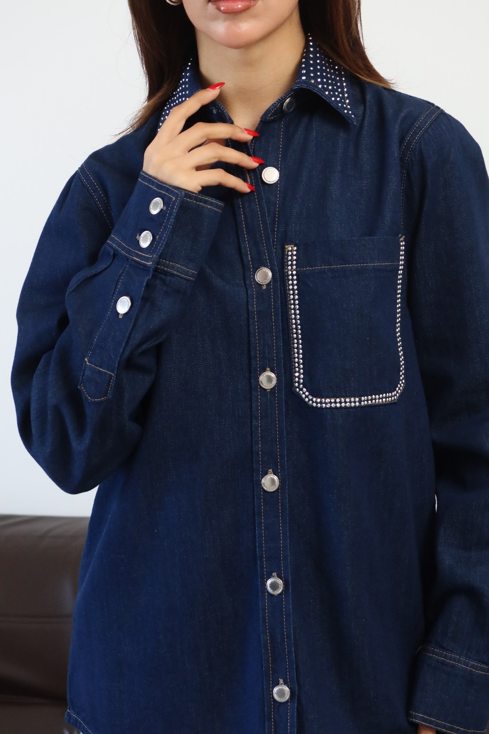Kadın Yaka Cep Taş Detaylı Rinse Denim Gömlek