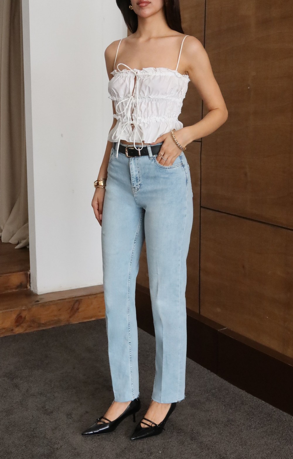 Yüksek Bel Paça Kesik Detaylı Light Blue Kemerli Jean Pantolon