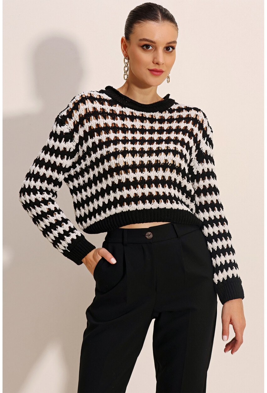 15847 Ajurlu/delikli Oversize Triko Kazak
