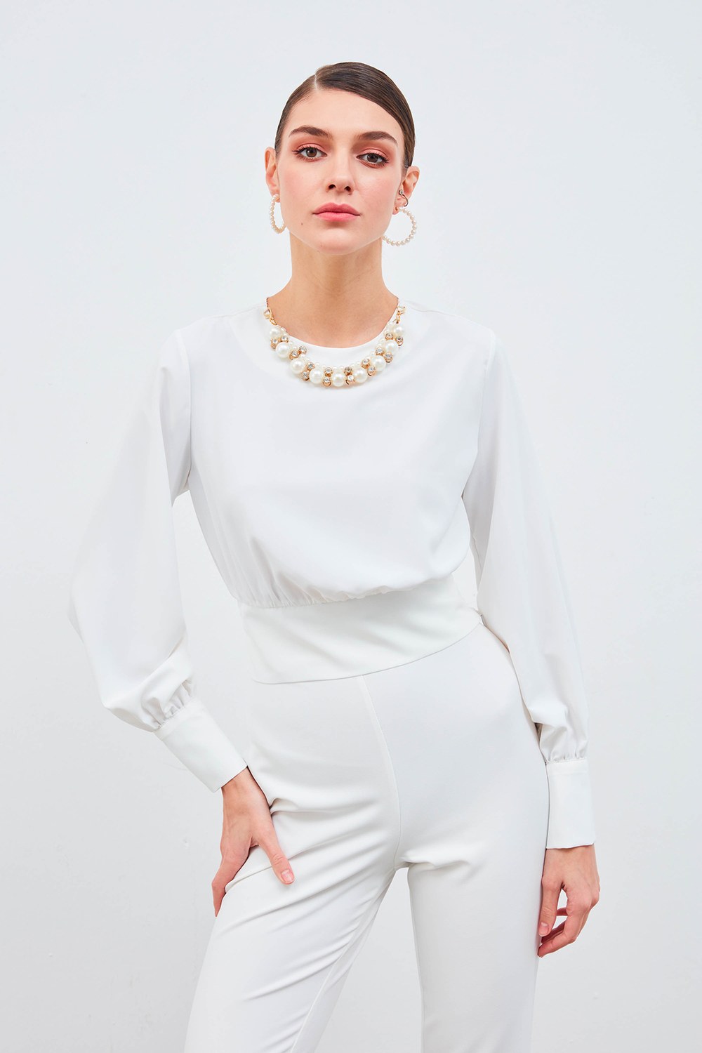 Kolye Detaylı Crop Bluz - Ekru