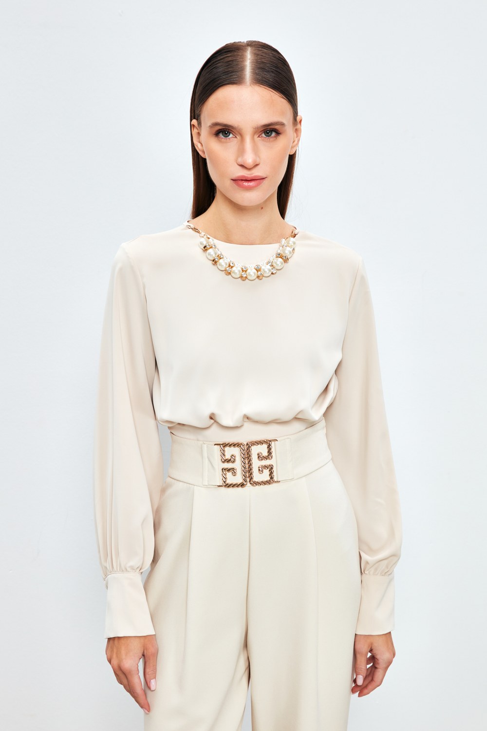 Kolye Detaylı Crop Bluz - Bej