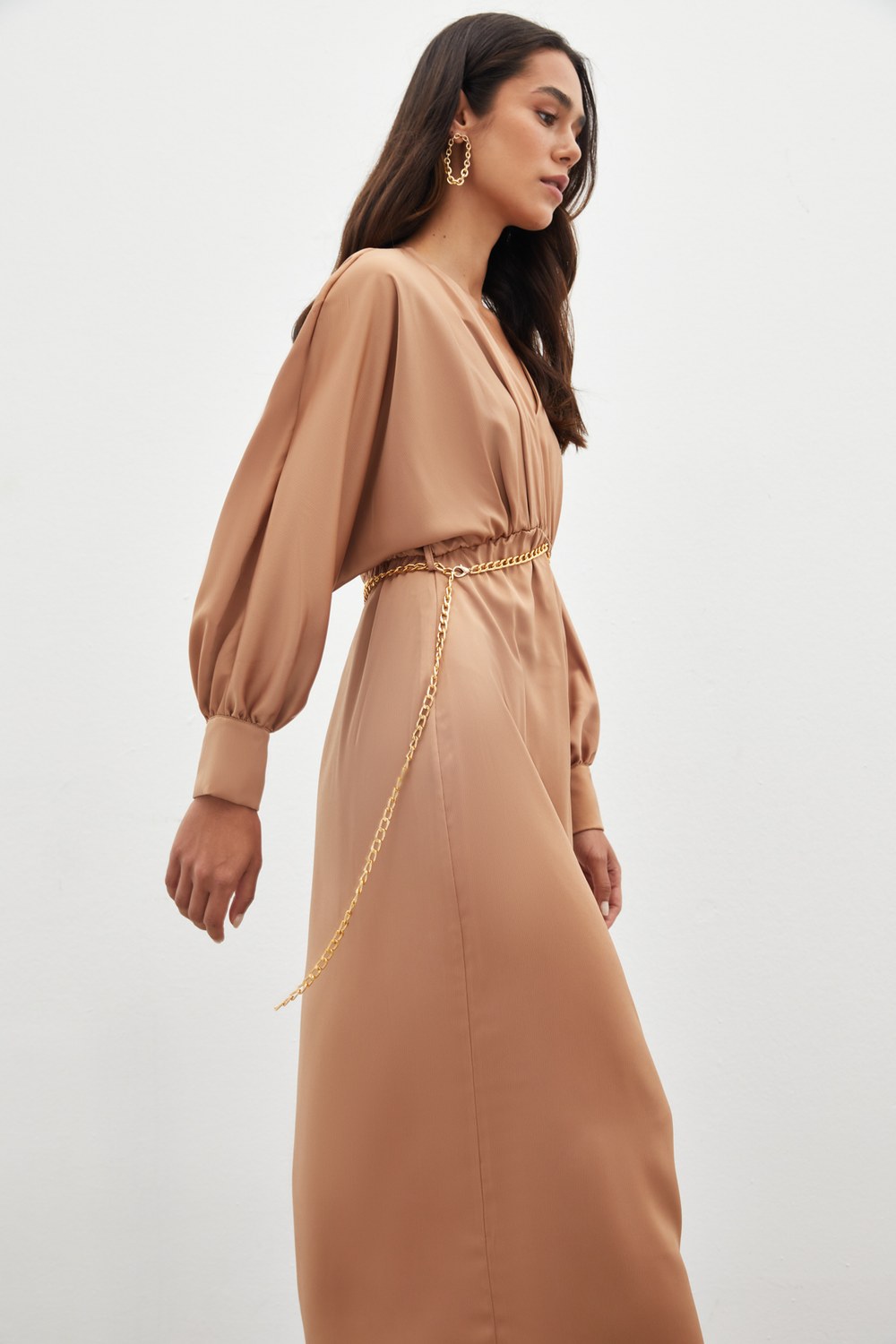Zincir Kemerli Saten Elbise - Camel