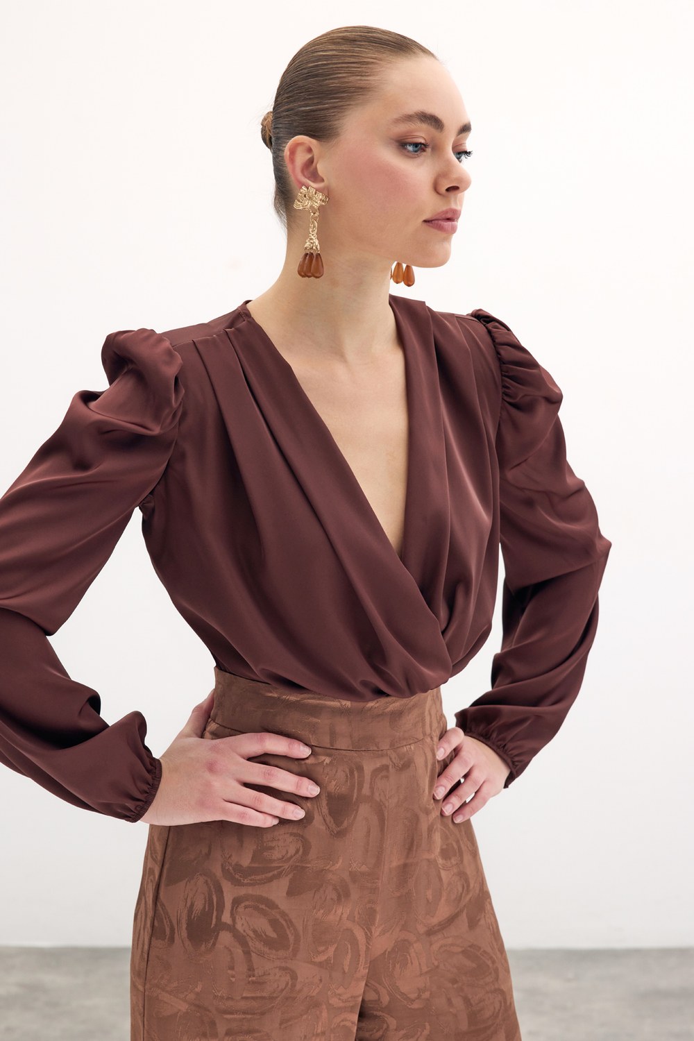 Kruvaze Saten Bodysuit Bluz - Kahve