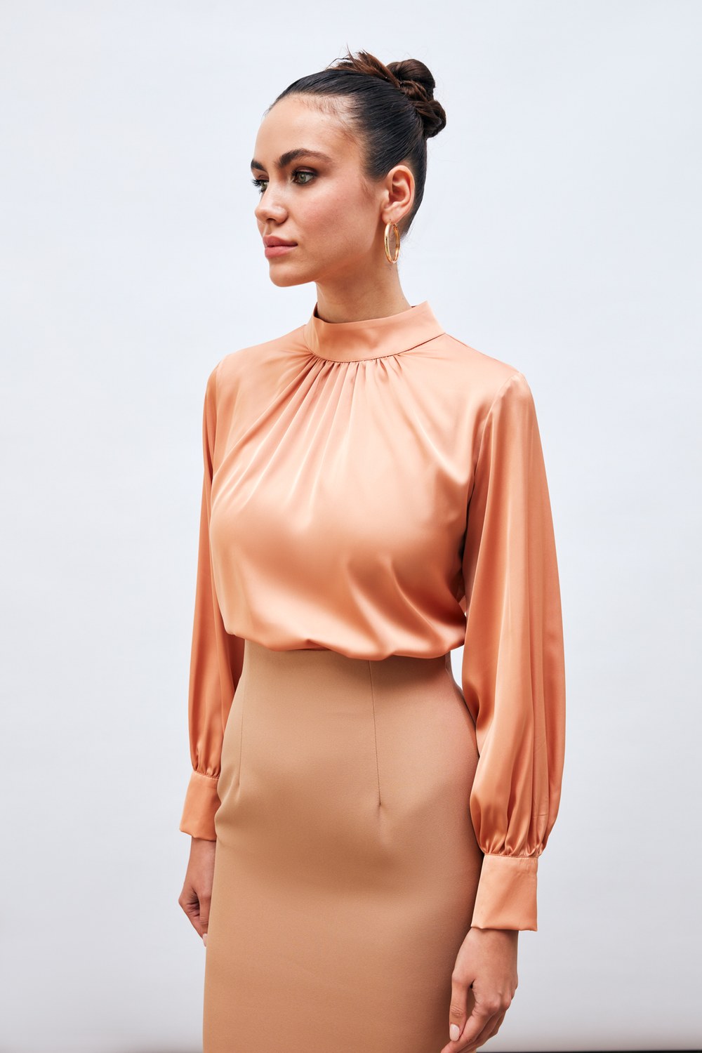 Yaka Detaylı Saten Bluz - Somon
