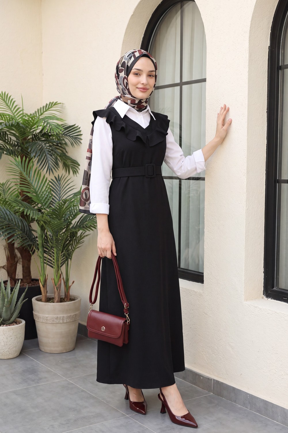 Yakası V Kemerli Uzun Jile Elbise -Siyah