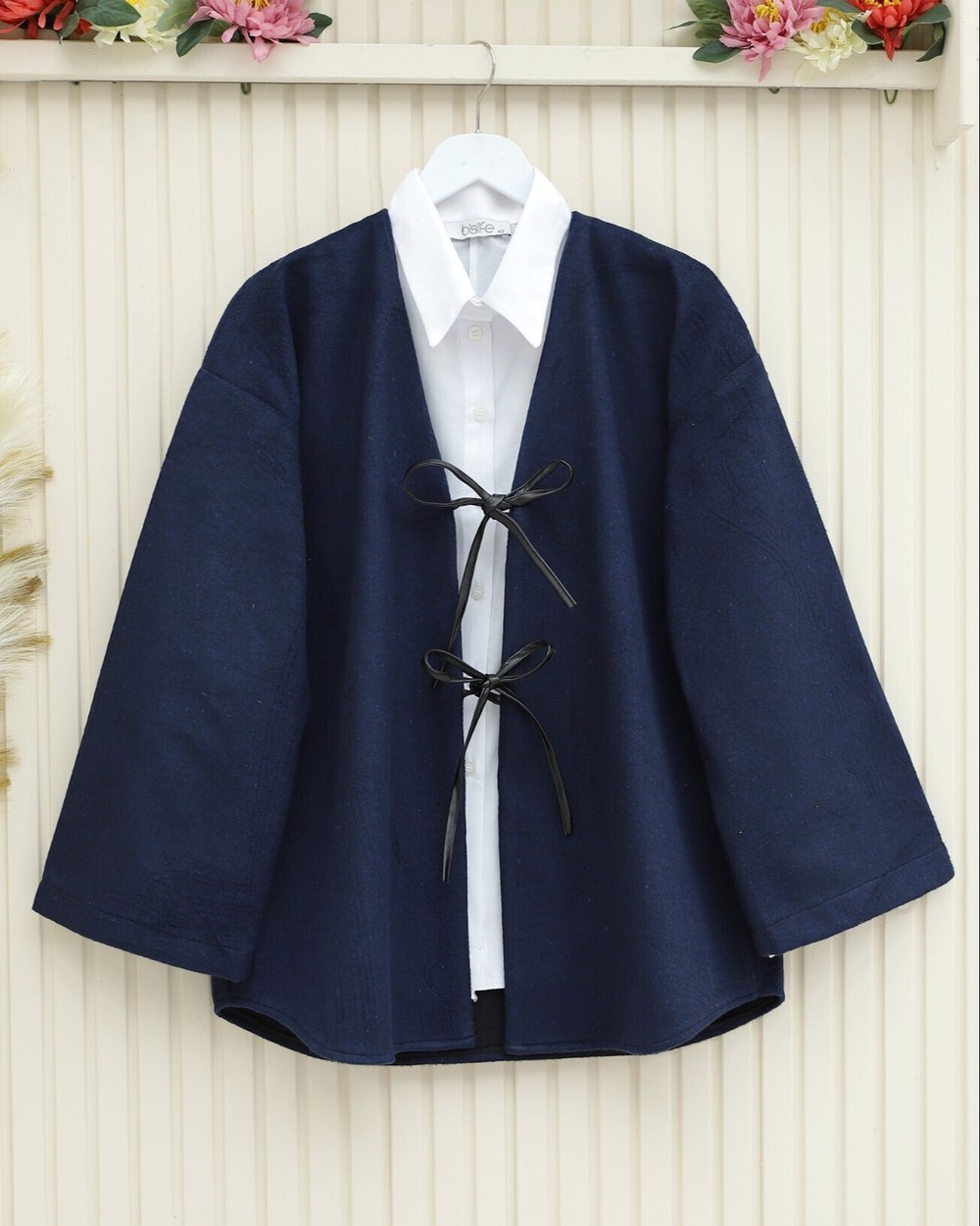 Önü Bağcıklı Oval Kesim Kaşe Kimono -Laci