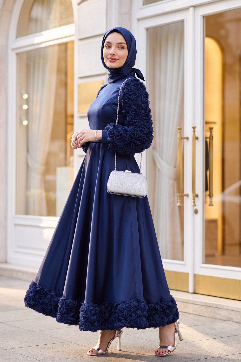 Eteği Ve Kolları Gül Detaylı Saten Abiye -Laci