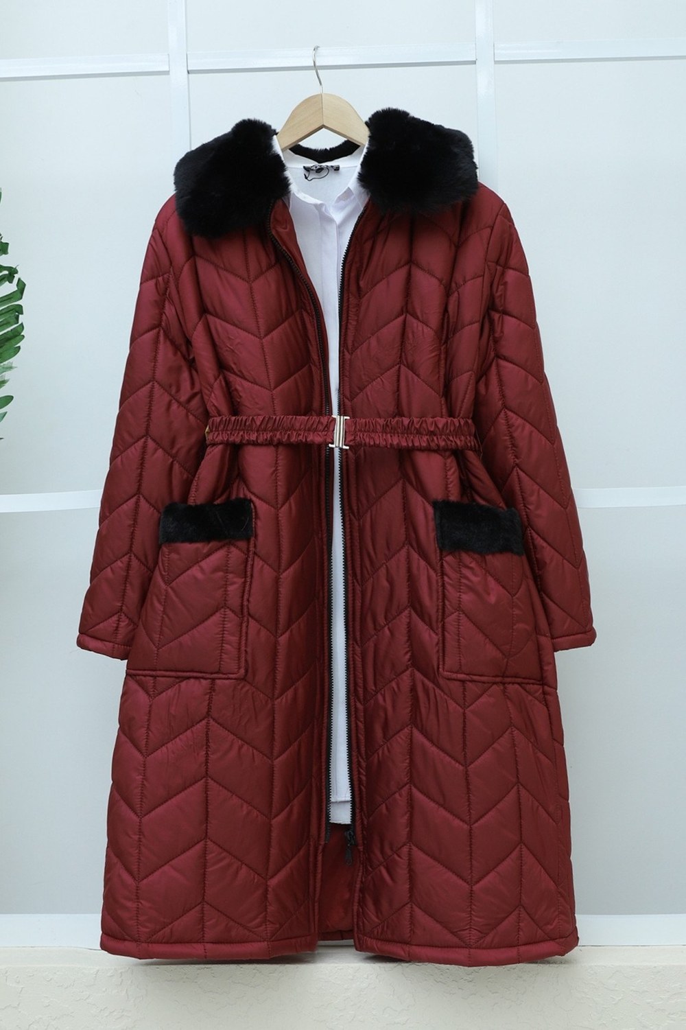 Yakası Kürklü Kemerli Cepli Kapitone Kaban -Bordo