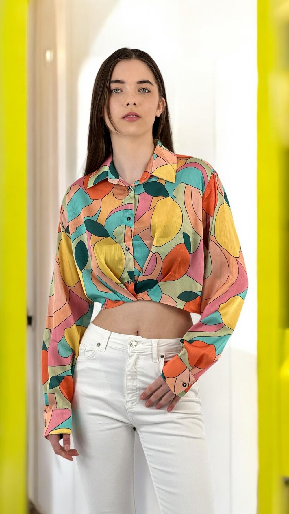 Renkli Geometrik Desenli Crop Gömlek