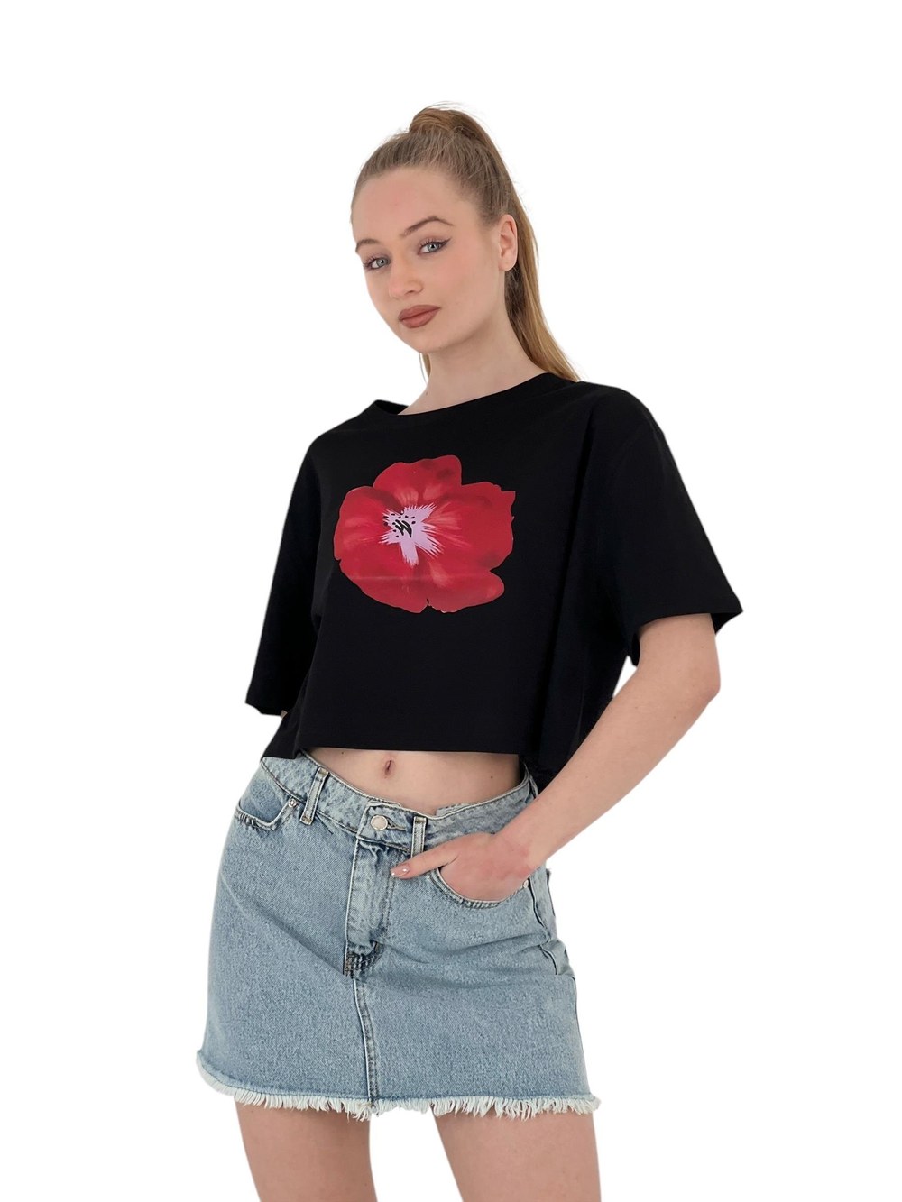 Kadın Oversize Gül Baskılı Kısa Siyah Crop Tişört