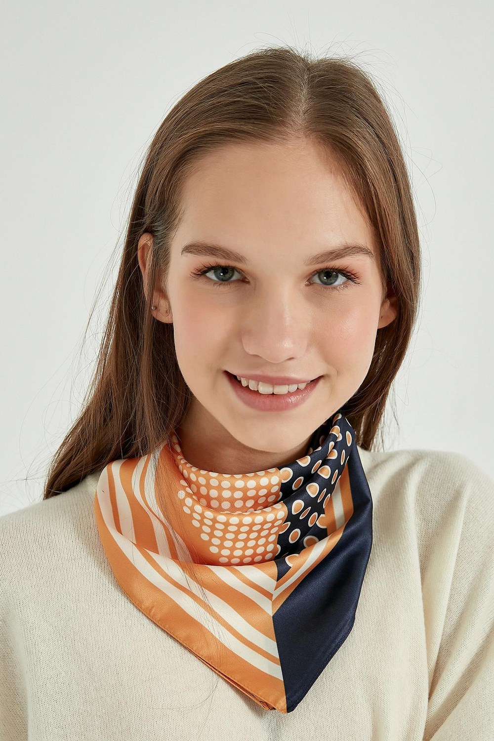 13483 Patchwork Desenli Turuncu Saten Bandana Fular 50x50 Cm