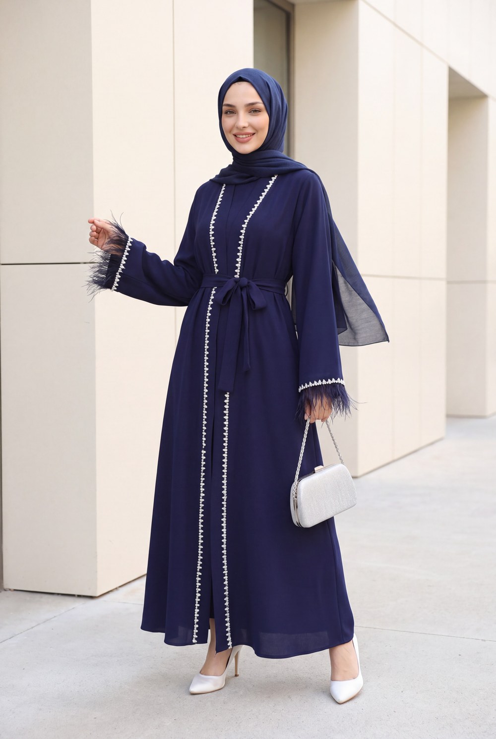 Kolu Tüylü Sıralı Taş Detaylı Kemerli Abaya -Laci