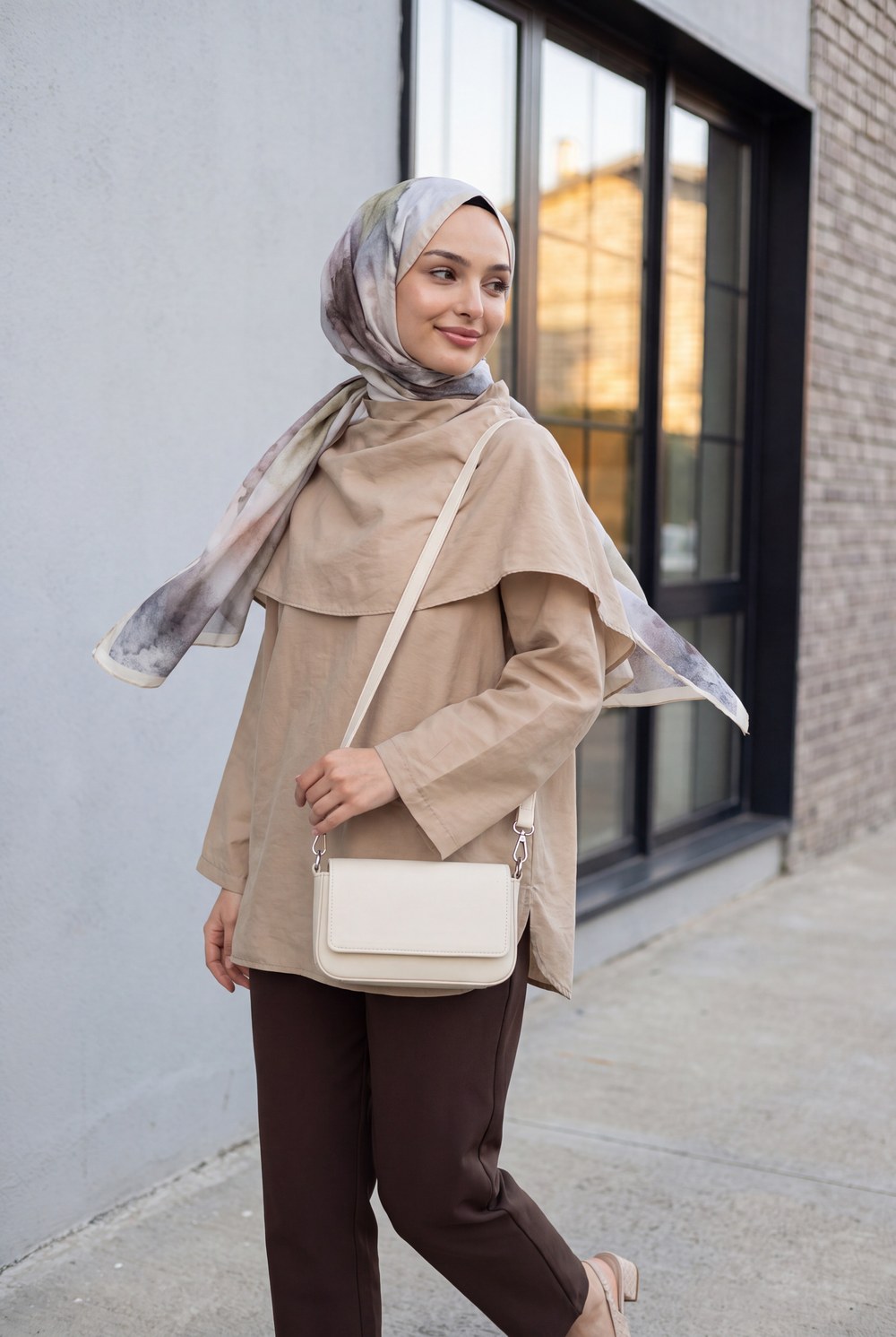 Çıkarılabilir Pelerinli Oversize Modal Tunik -Vizon