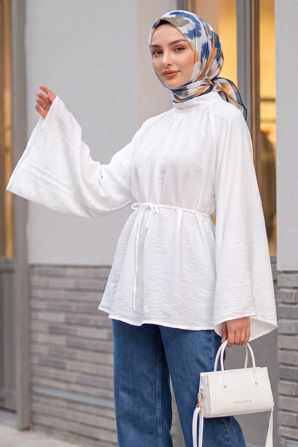 Hakim Yaka Kemerli Astarlı İspanyol Kol Oversize Liyosel Tunik -Beyaz