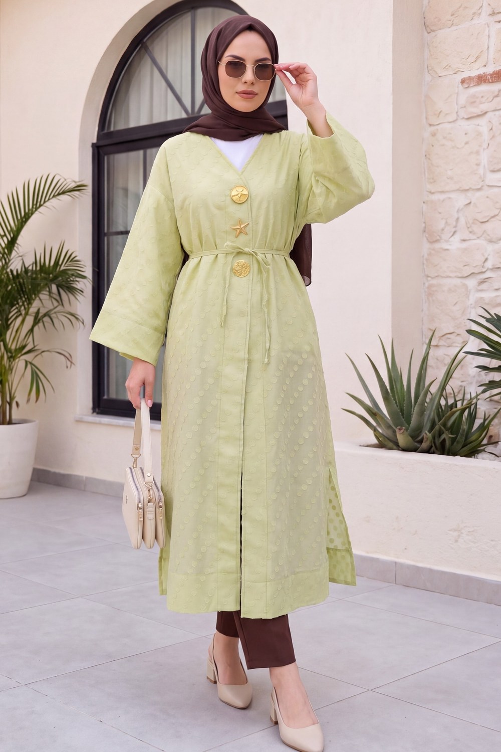 Broş Detaylı Yanları Yırtmaçlı Kabartma Puantiye Desenli Jakarlı Kimono -Çağla Yeşili